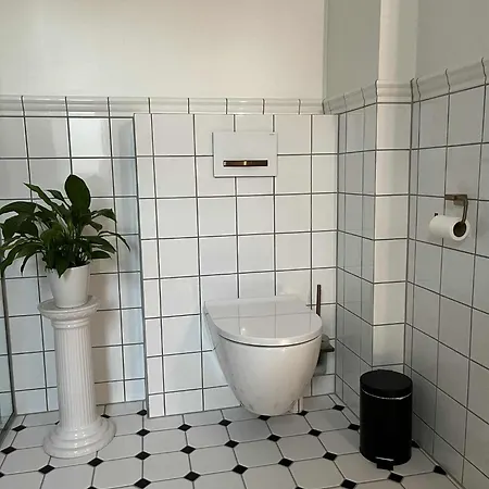 Lovely In Charming Town House *