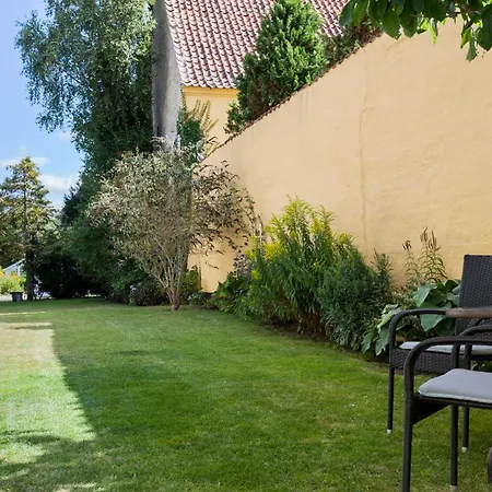 Leilighet Lovely In Charming Town House *