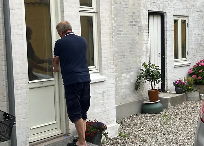 Lovely In Charming Town House