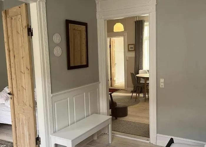 דירה Lovely In Charming Town House
