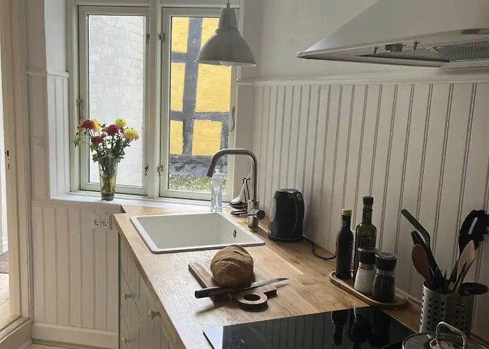 Lovely In Charming Town House